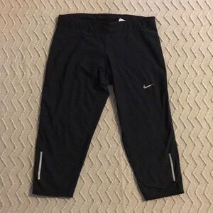 SALE ❤️ Nike Dri-Fit Cut Cropped Leggings